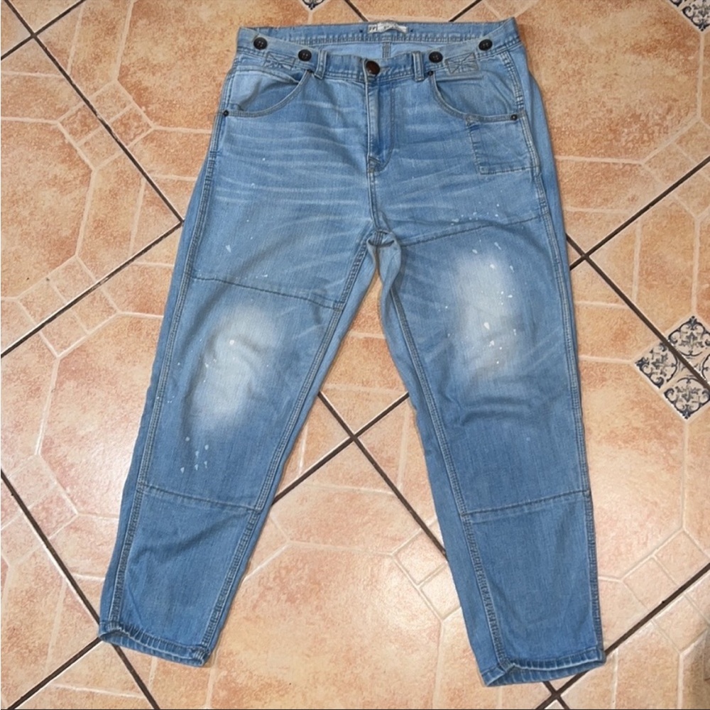 Free people mildly distressed baggy fit mom style straight leg light jeans 28